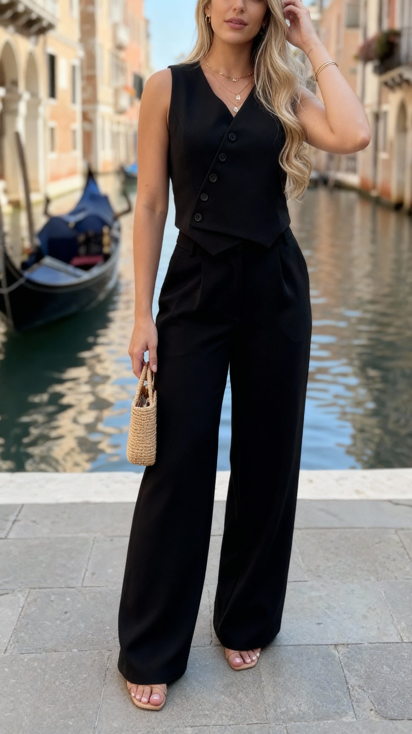 Assimétrico Conjunto Feminino de Duas Peças: Colete com Gola Halter e Calça Longa 57