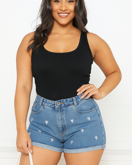 Shorts Jeans Feminino Curto com Estampa de Corações