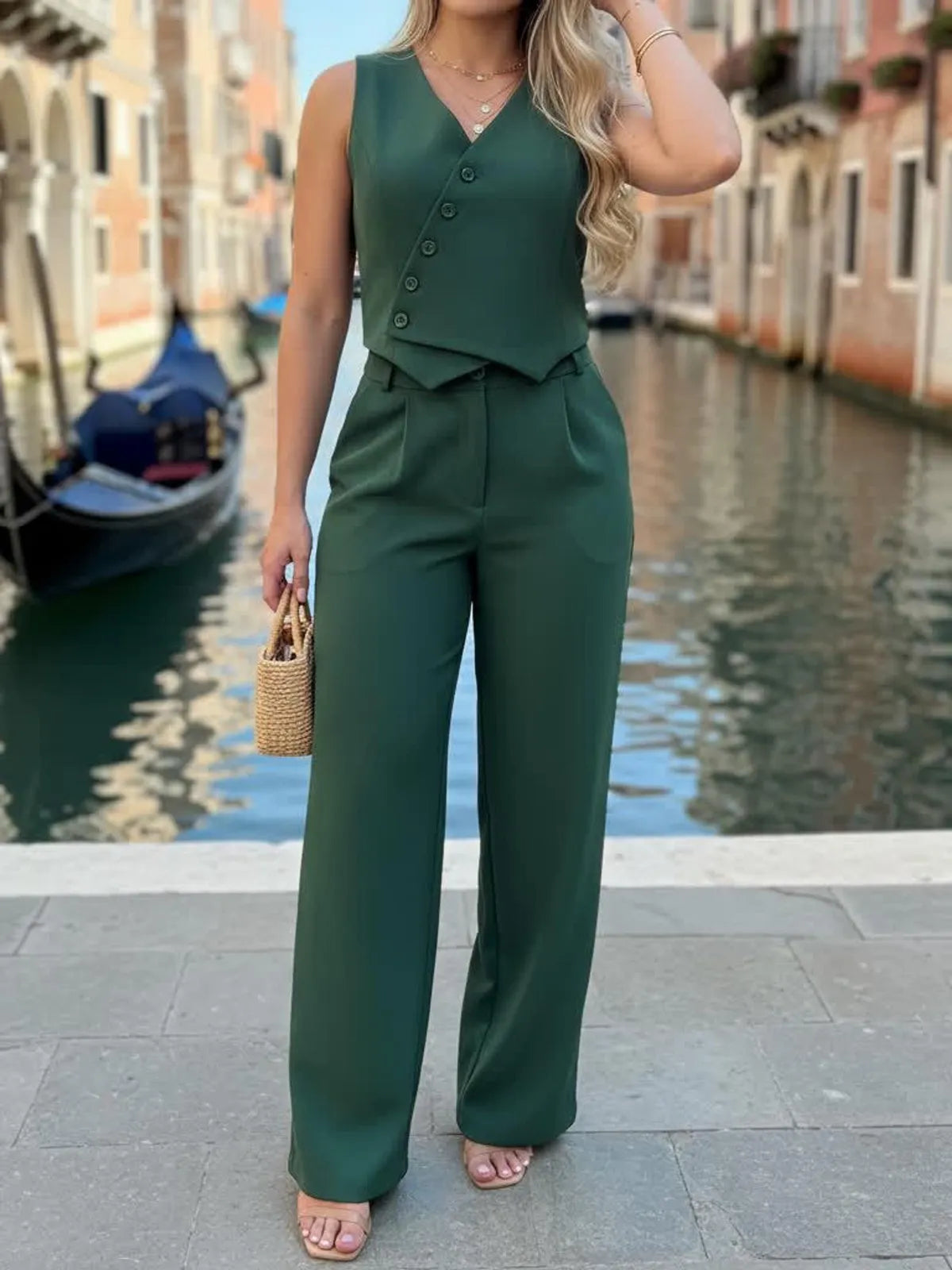 Assimétrico Conjunto Feminino de Duas Peças: Colete com Gola Halter e Calça Longa 57