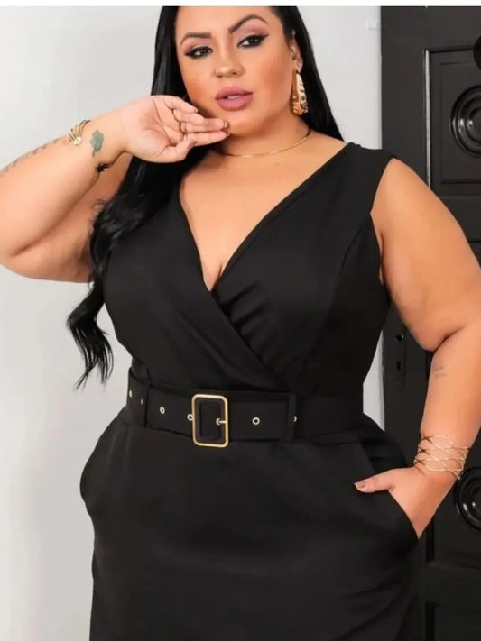 PLUS SIZE Macaquinho alfaiataria regata decote transpassado com cinto 258