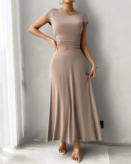 Conjunto feminino de duas peças com top cropped e saia longa 174