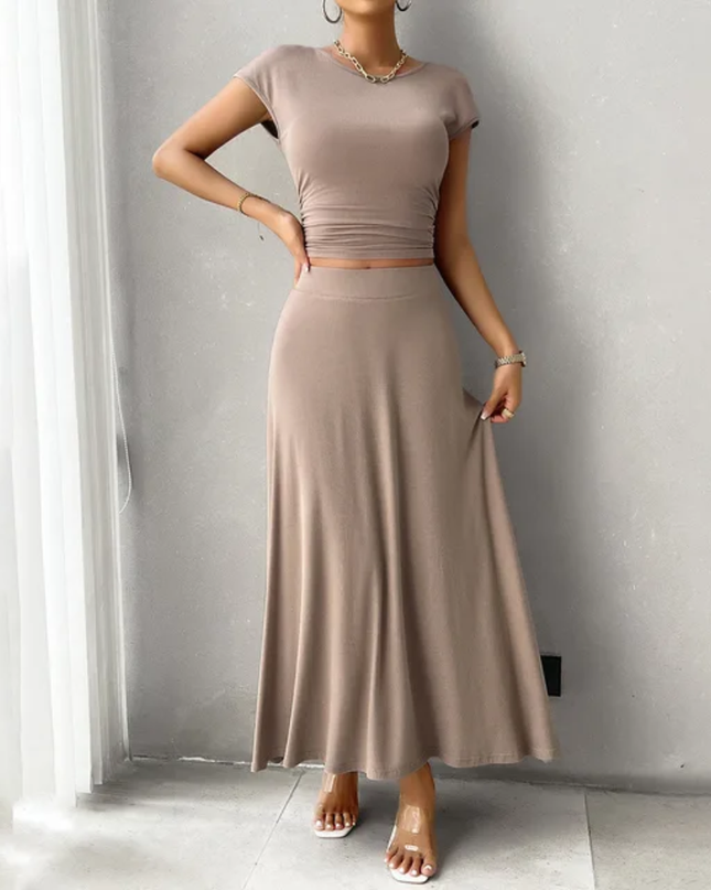 Conjunto feminino de duas peças com top cropped e saia longa 174