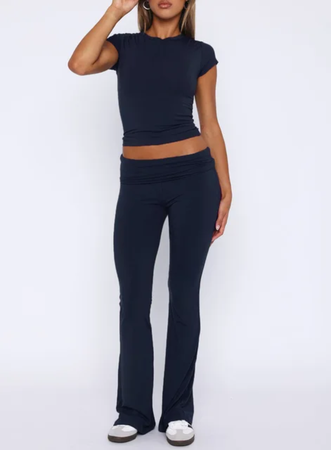 Conjunto Esportivo de Malha Slim Fit de Cor Sólida com Top de Manga Curta e Calça Flare 143