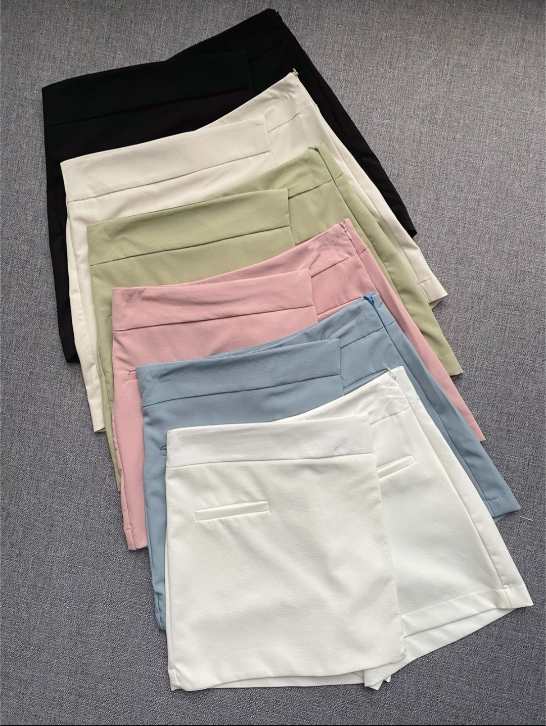 Saia curta envolvente assimétrica em camadas 31