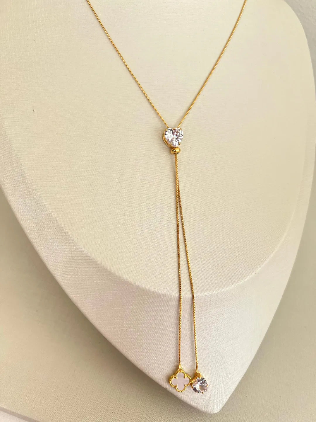 Colar gravata borboleta com pingentes de trevo e ponto de luz 72