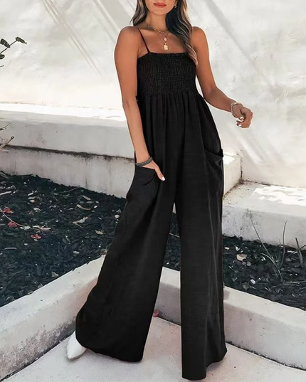 Macacão feminino com decote halter, pregas, pernas longas e bolsos 200