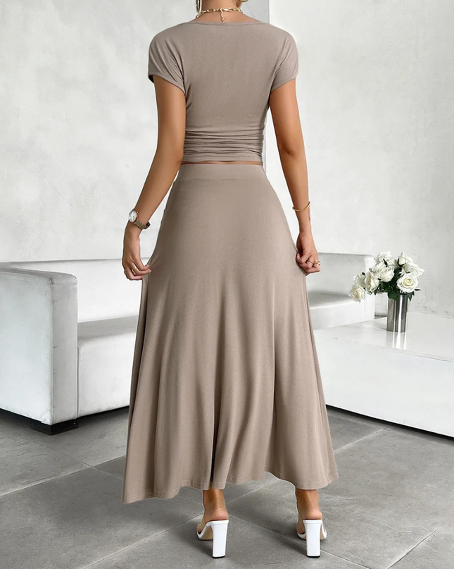 Conjunto feminino de duas peças com top cropped e saia longa 174