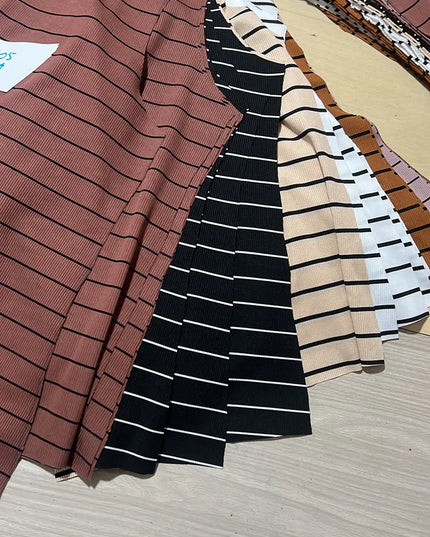 Elenzga Regata Elegante Ajustada Casual Feminina, Canelada Preta e Branca, Adequada para Uso Diário 555
