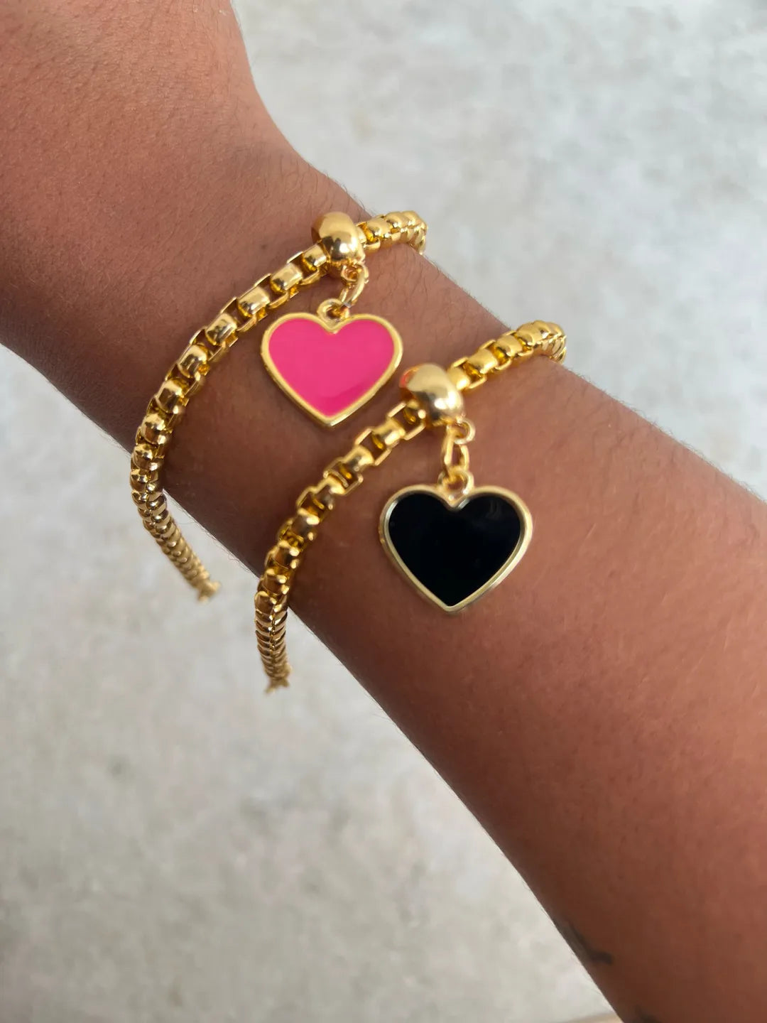 Pulseira com pingente de coração de resina 73