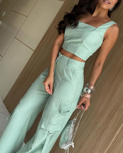 Conjunto feminino calça cargo e cropped de alça alfaiataria complemento 453