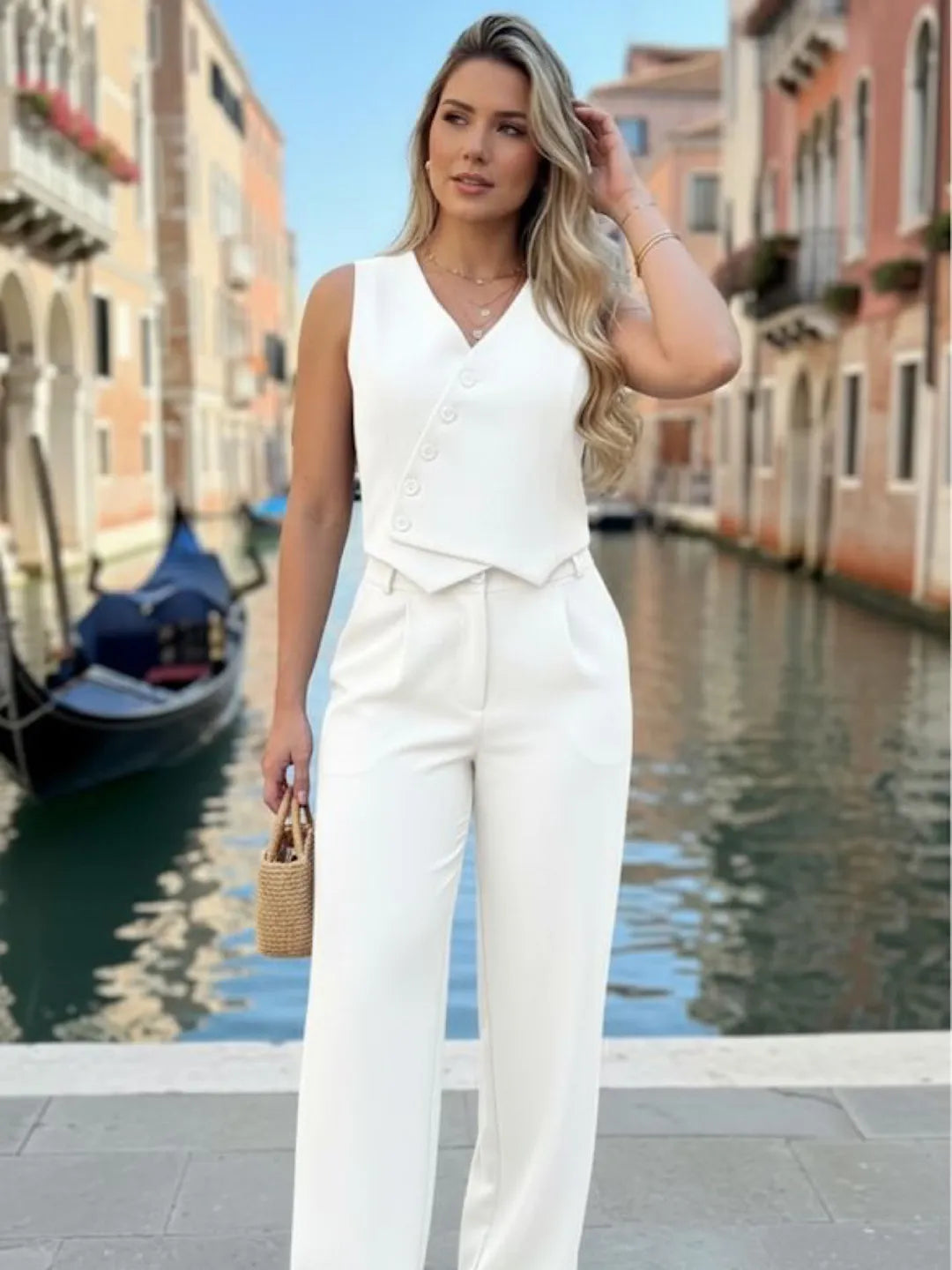 Assimétrico Conjunto Feminino de Duas Peças: Colete com Gola Halter e Calça Longa 57