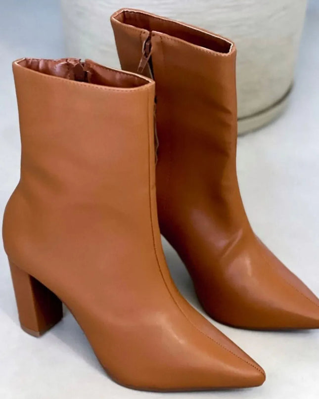 Botas curtas de couro liso 82