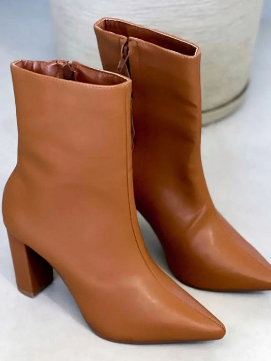 Botas curtas de couro liso 82