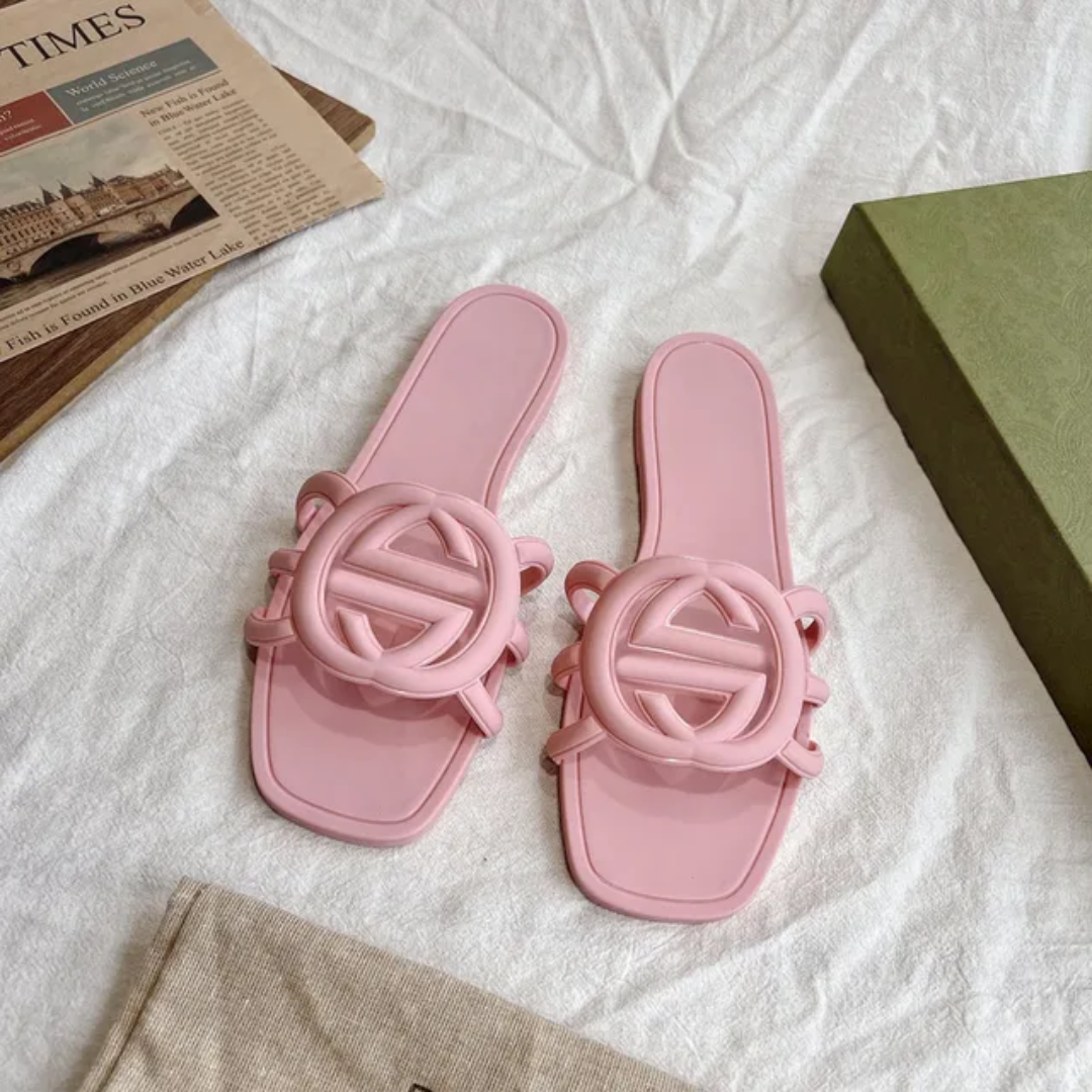 Chinelos femininos entrelaçados com uma palavra 08